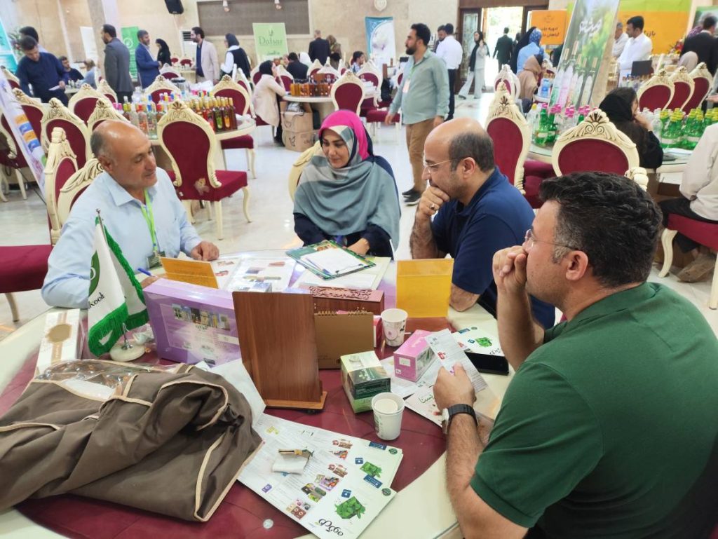 بازدید پرسنل شرکت گیاهان دارویی بهدیس از نمایشگاه گیاهان دارویی و طب مکمل تهران